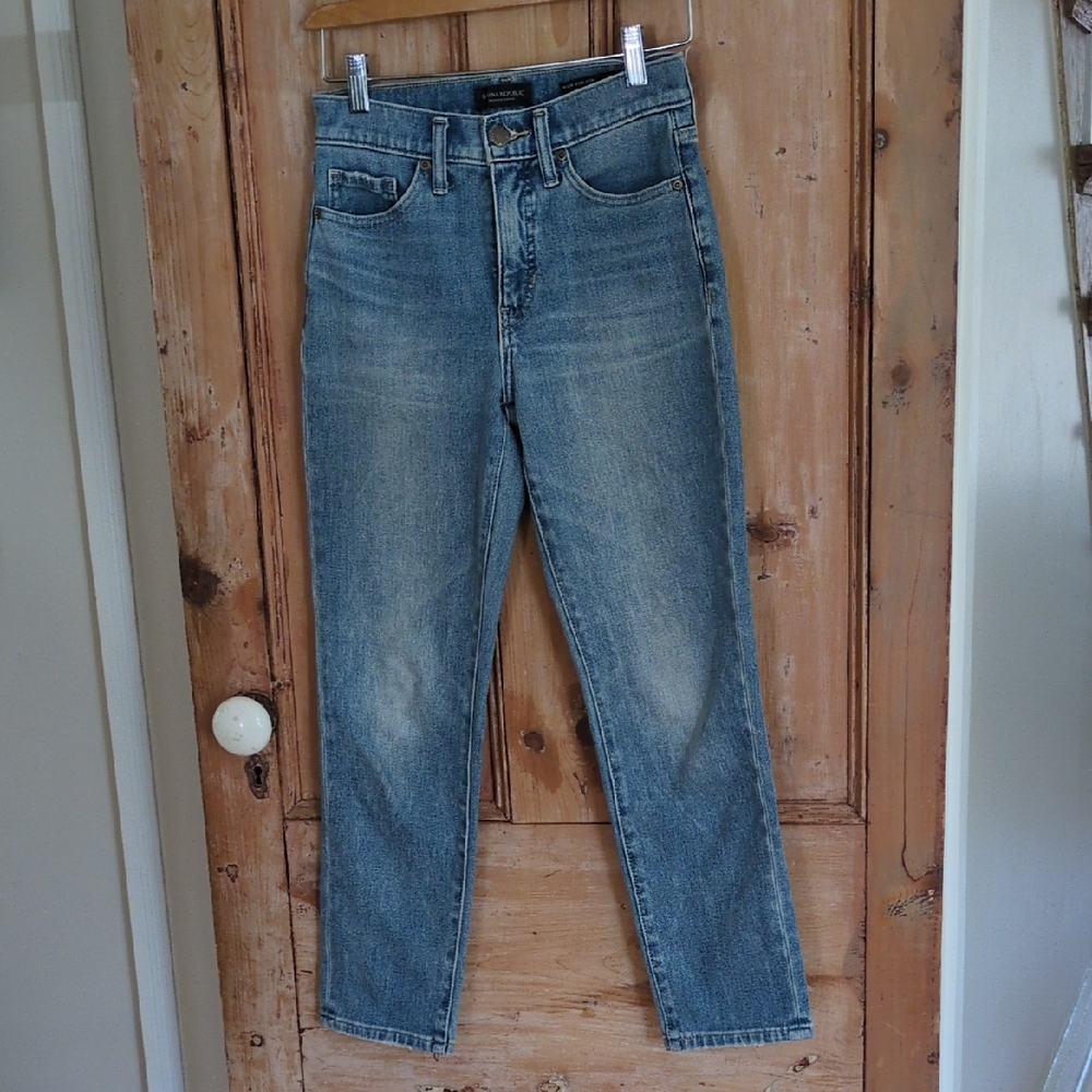Banana Republic Men's Faded Blue Straight Jeans